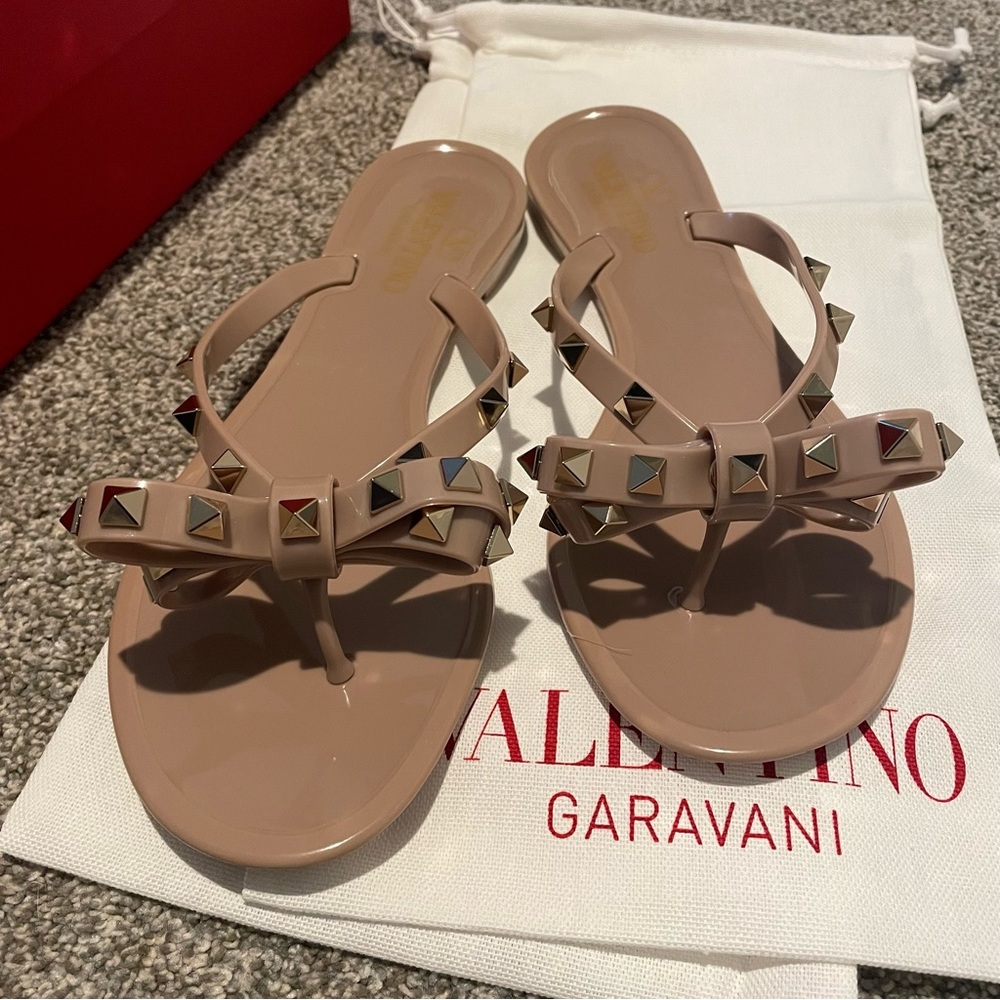 Valentino Garavani RUBBER ROCKSTUD THONG